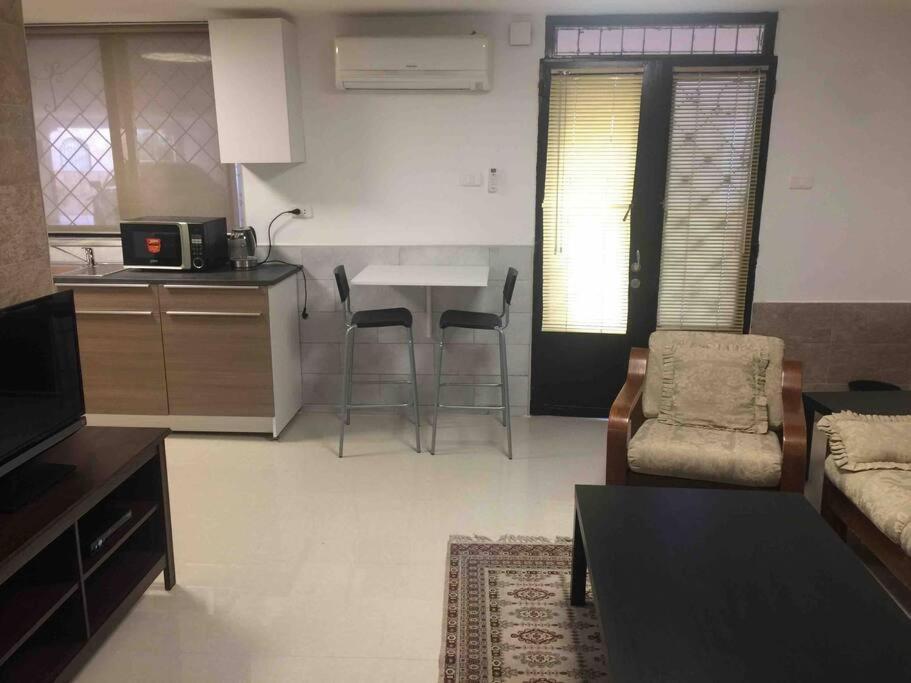 'C' Dazzling Modern 2 Bdrm Apt In Khalda Free Wifi Amman Eksteriør billede